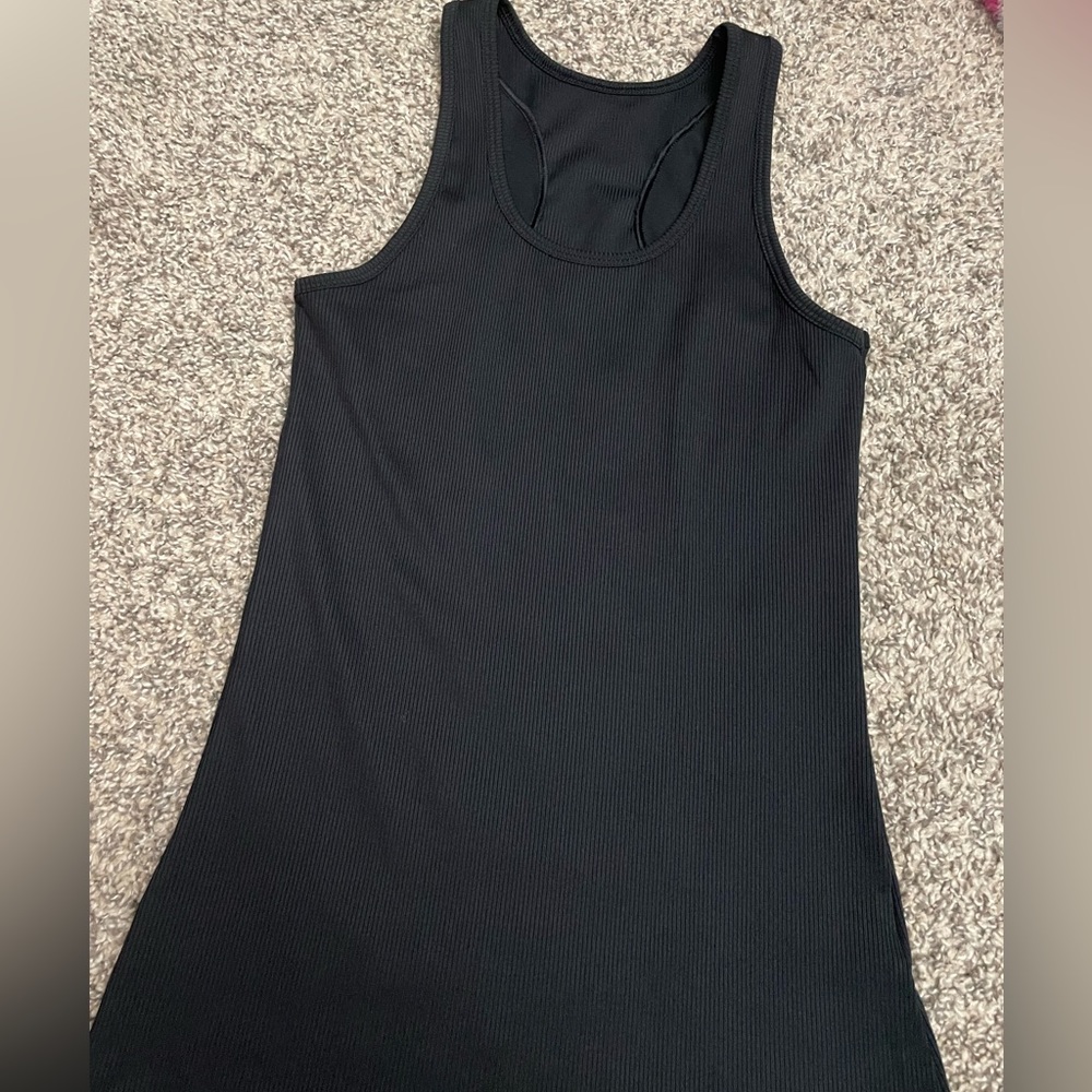 Form fitting under armor workout tank